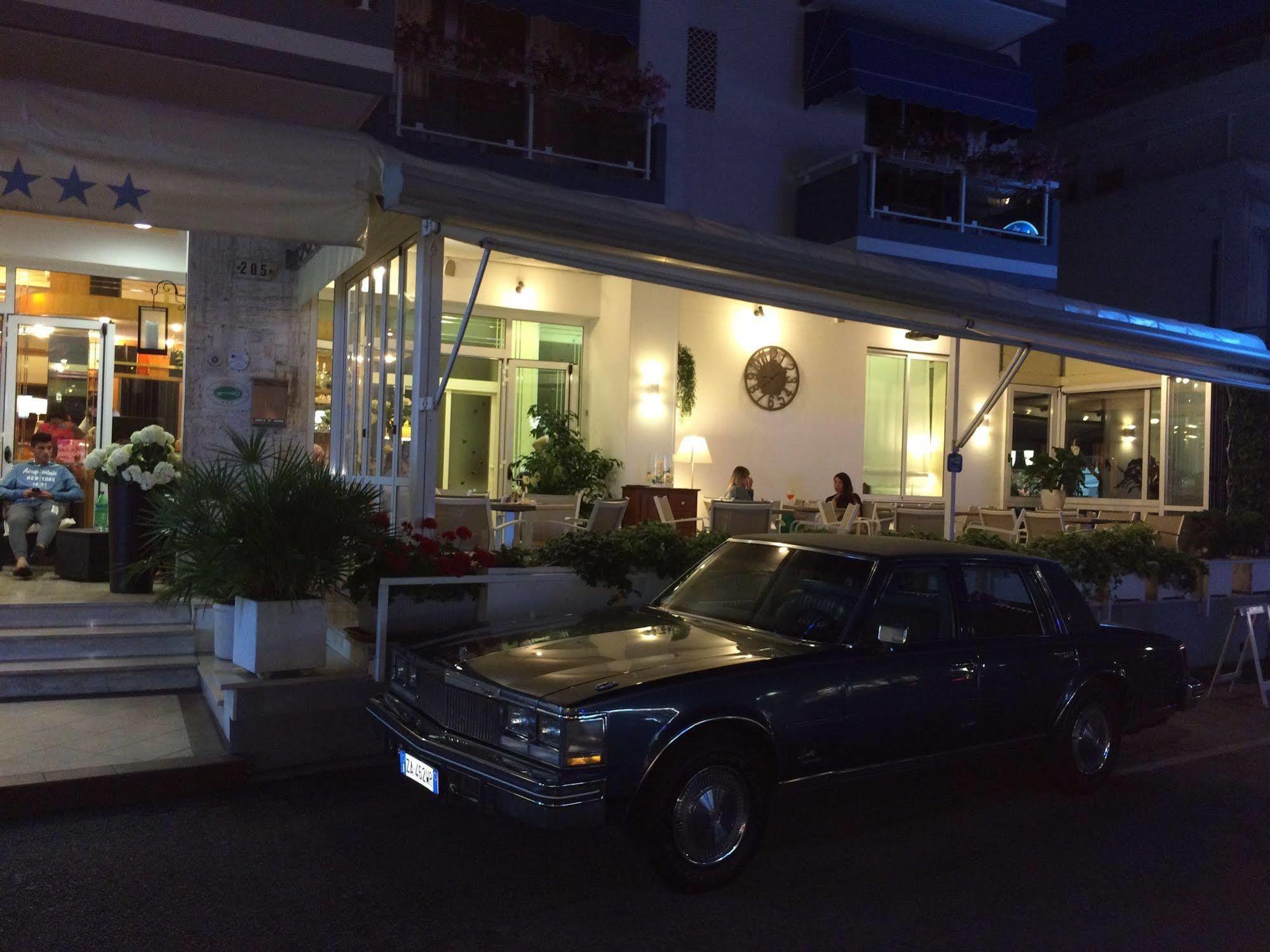 Hotel Touring Lido di Jesolo Bagian luar foto